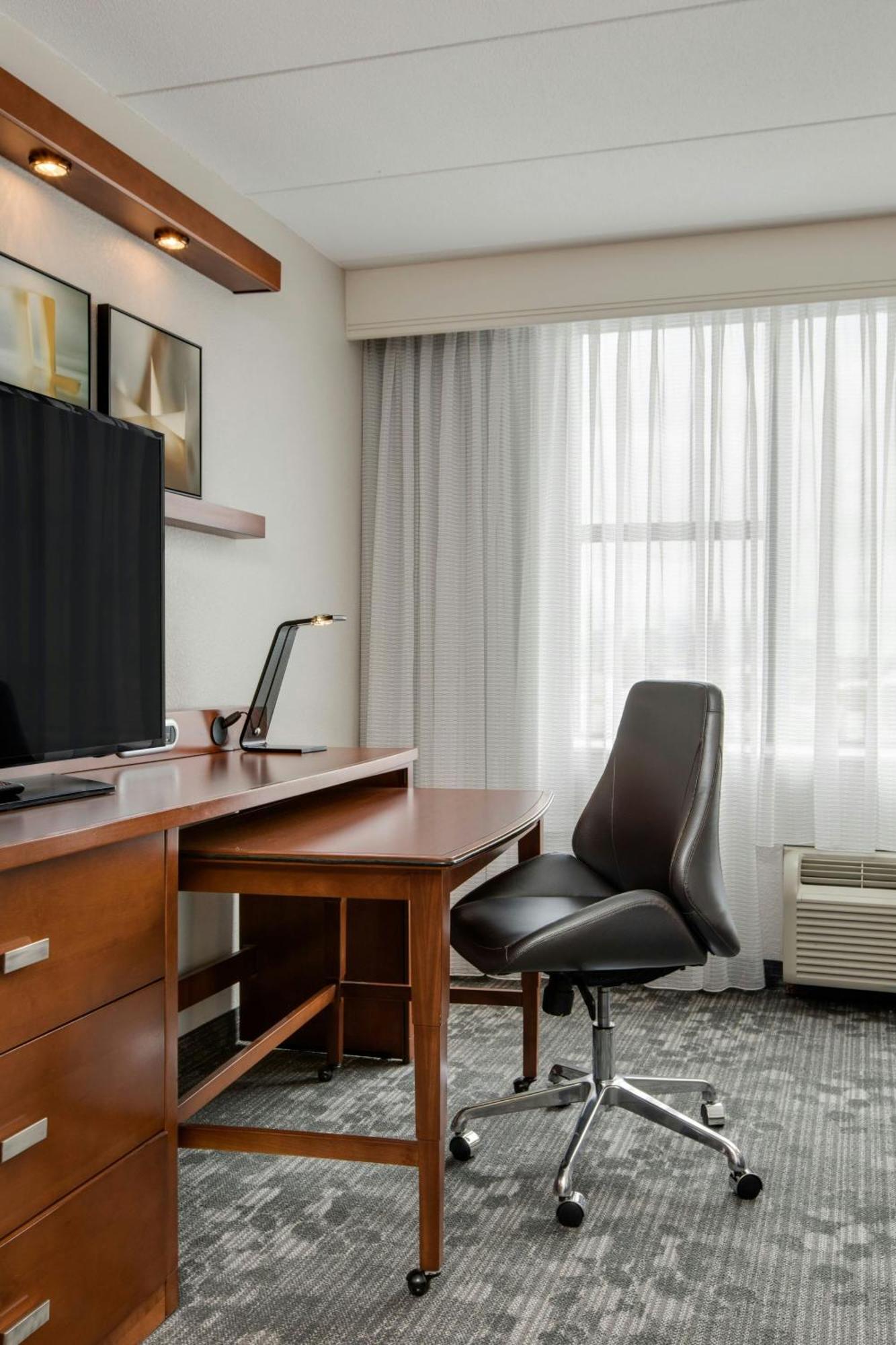 Courtyard By Marriott Boston Logan Airport Hotel Eksteriør billede