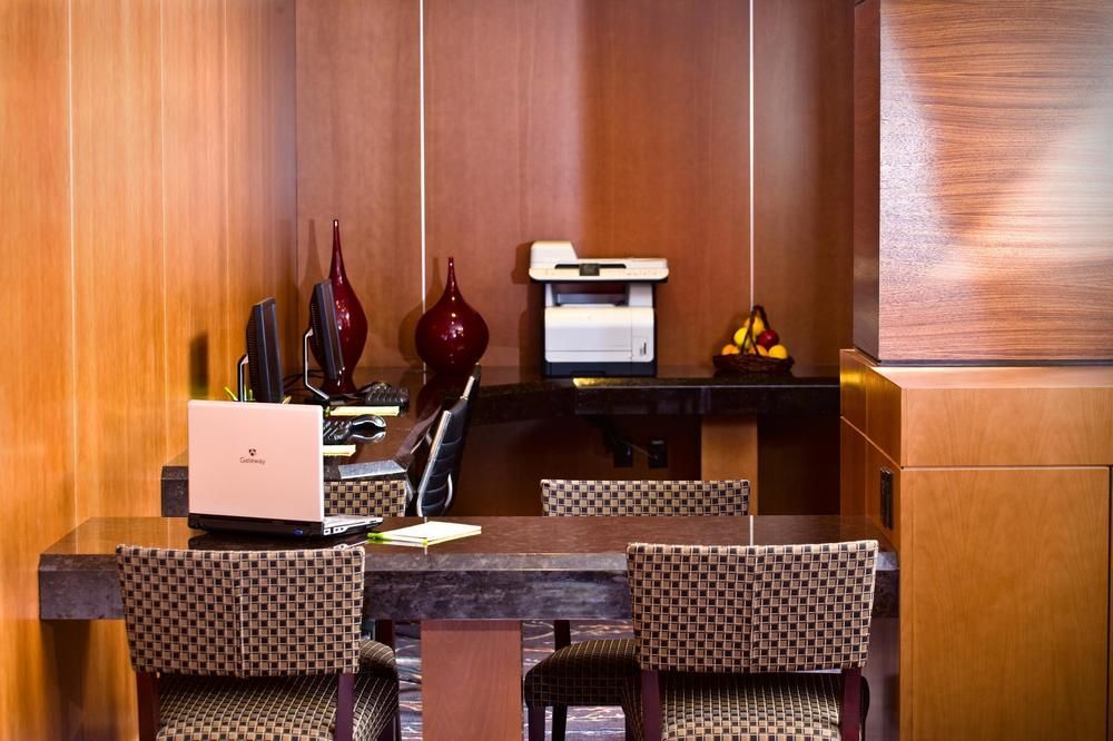 Courtyard By Marriott Boston Logan Airport Hotel Faciliteter billede